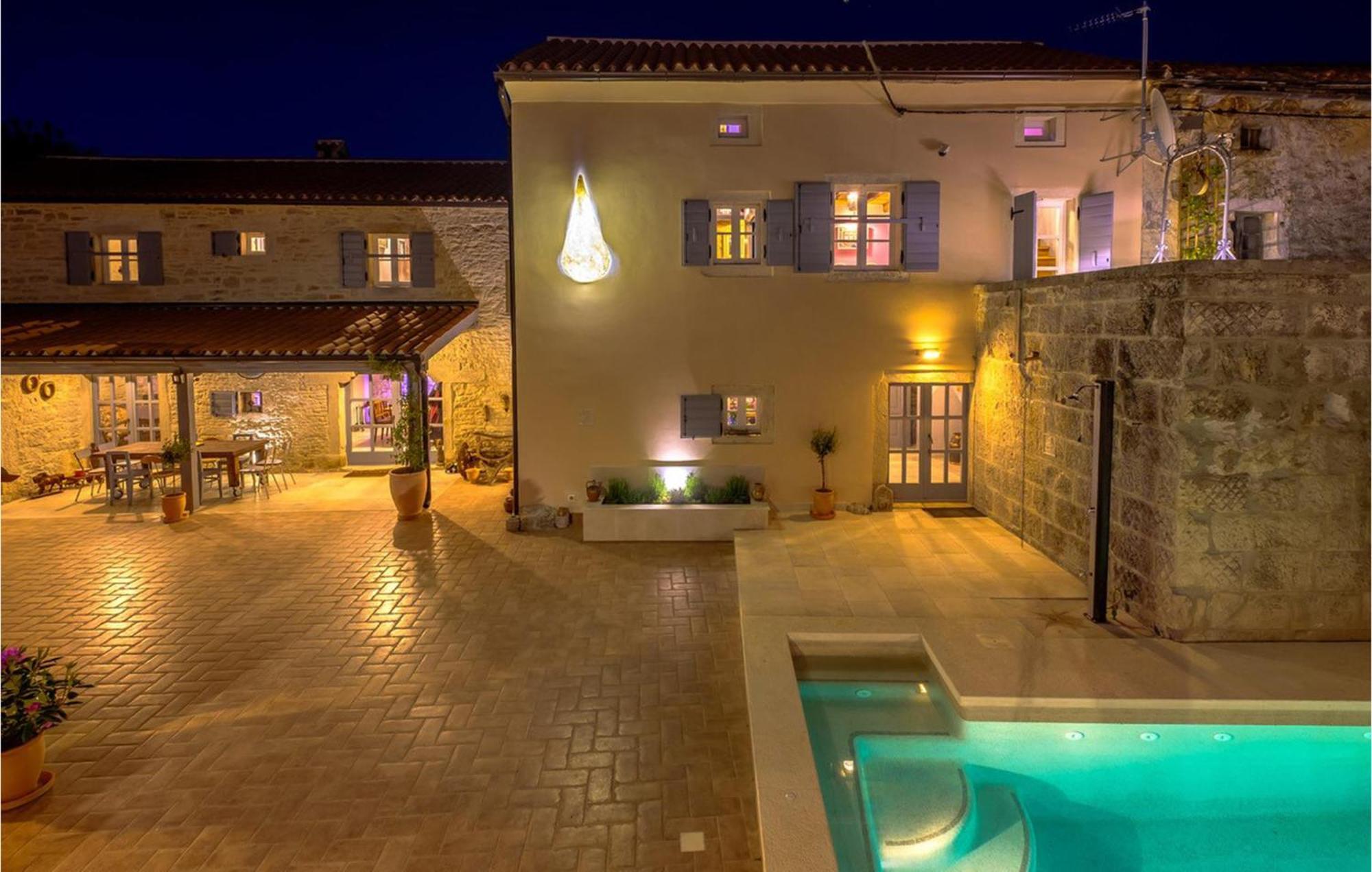 Amazing Home In Foli With Kitchen Экстерьер фото